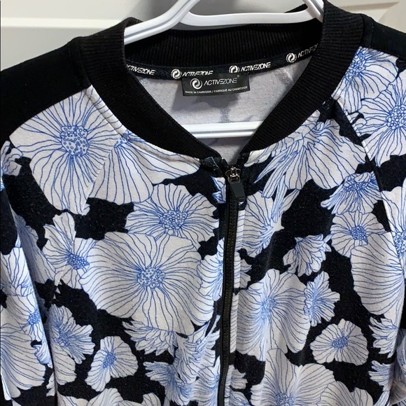 Light weight active jacket - Picture 3 of 3